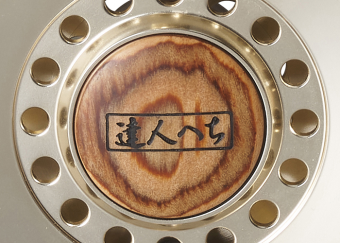 スプール裏側の銘板